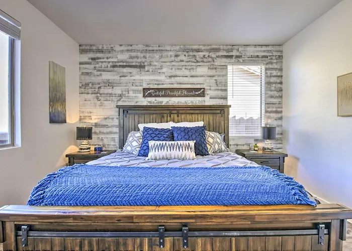 Hike & Golf: Goodyear Retreat W/ Patio + Fire Pit! Holiday home Liberty