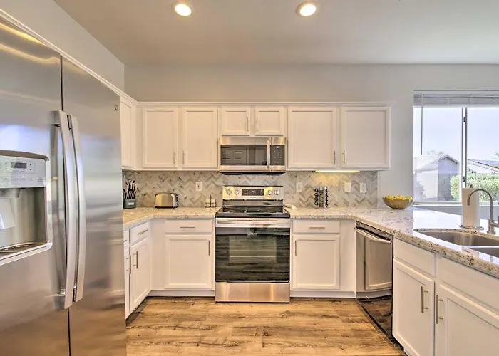 Hike & Golf: Goodyear Retreat W/ Patio + Fire Pit!