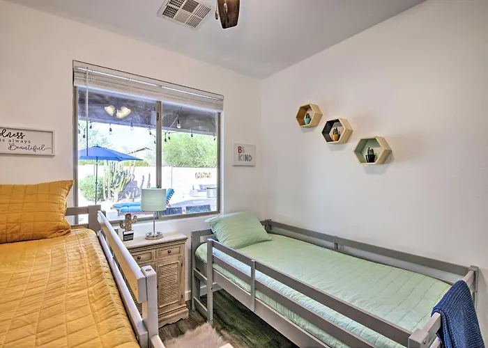 Holiday home Hike & Golf: Goodyear Retreat W/ Patio + Fire Pit!