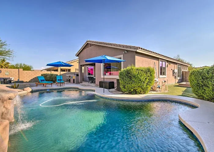 Holiday home Hike & Golf: Goodyear Retreat W/ Patio + Fire Pit!