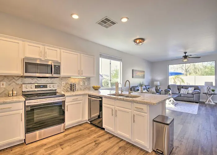 Hike & Golf: Goodyear Retreat W/ Patio + Fire Pit! *
