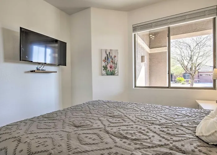 Hike & Golf: Goodyear Retreat W/ Patio + Fire Pit! *