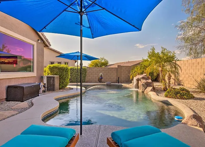Hike & Golf: Goodyear Retreat W/ Patio + Fire Pit! Holiday home