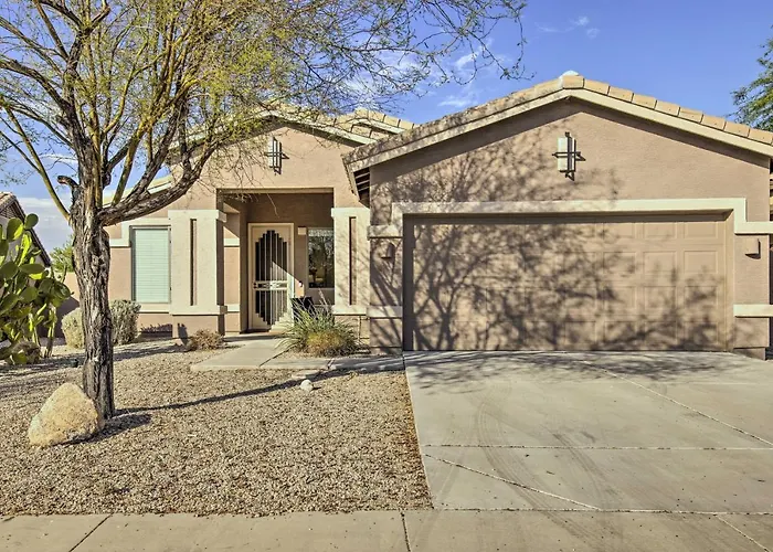 Holiday home Hike & Golf: Goodyear Retreat W/ Patio + Fire Pit! Liberty