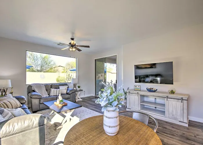 Holiday home Hike & Golf: Goodyear Retreat W/ Patio + Fire Pit! *
