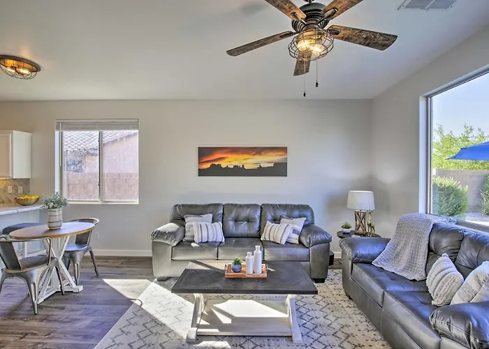 Holiday home Hike & Golf: Goodyear Retreat W/ Patio + Fire Pit! Liberty