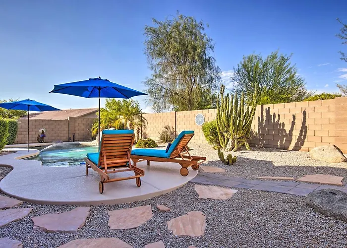Hike & Golf: Goodyear Retreat W/ Patio + Fire Pit! Holiday home *