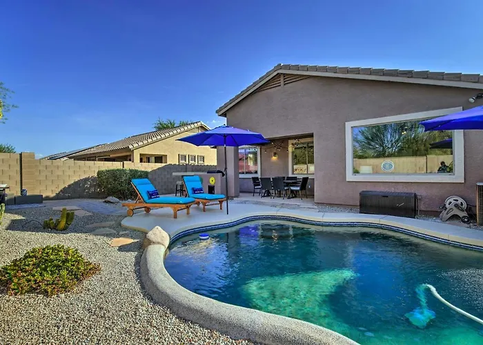 Hike & Golf: Goodyear Retreat W/ Patio + Fire Pit! Holiday home *