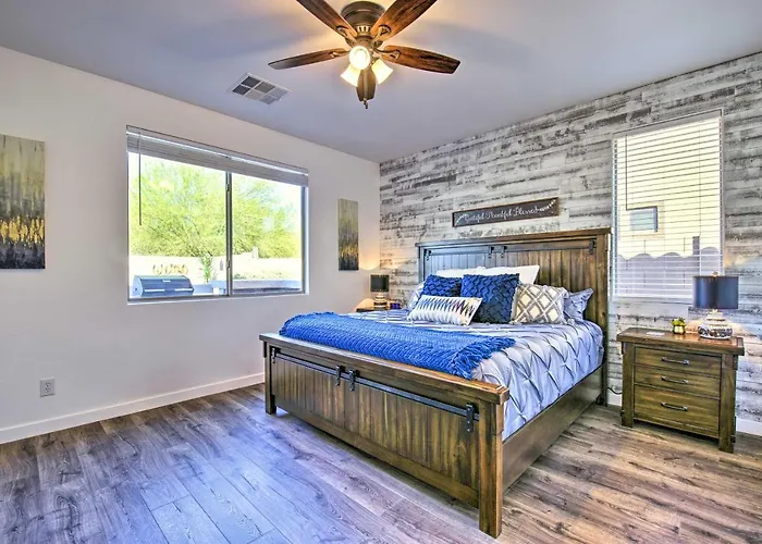 Holiday home Hike & Golf: Goodyear Retreat W/ Patio + Fire Pit! *